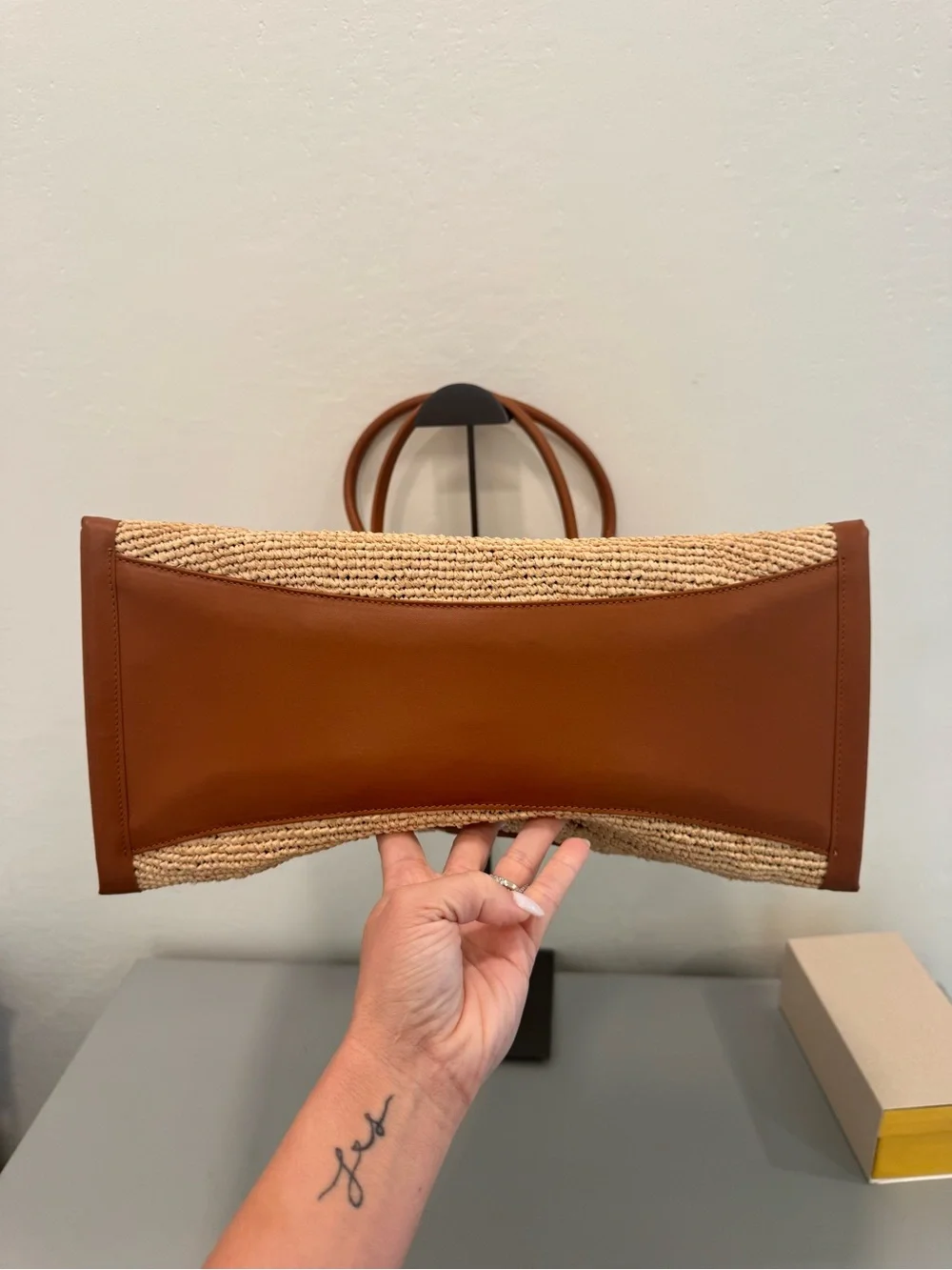 Christian Louboutin By my side Tan Raffia Tote with pouch - Picture 11 of 11